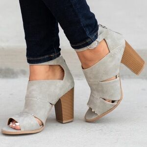 CADENCE Peep Toe Strappy Heels Buckle Grey Size 5.5